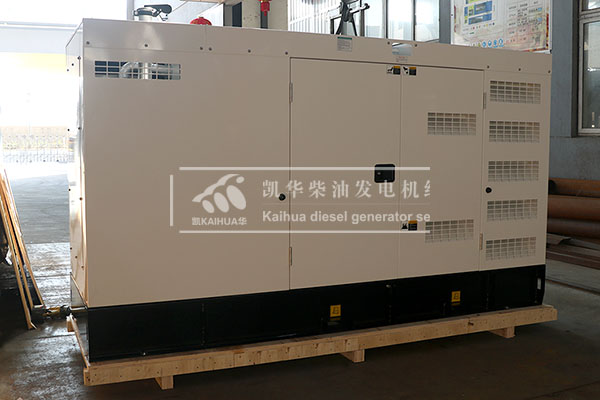 上?？蛻粲嗁徱慌_200kw靜音發(fā)電機組成功出廠